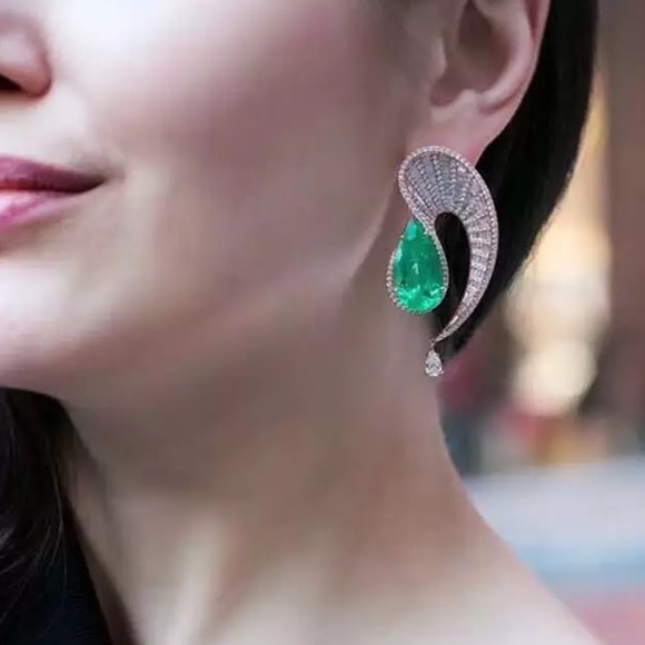 Emerald Talay Earrings - Picture 2 of 11